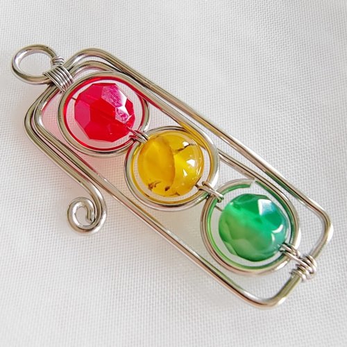 Mei Tan's Traffic Luminescence - , Contemporary Wire Jewelry, Wire Wrapping, Wrapping, Wire Wrapping Jewelry, traffic light wire pendant